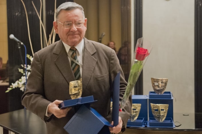 Emil Kosír pri preberaní Ceny LF za celoživotné dielo 2014