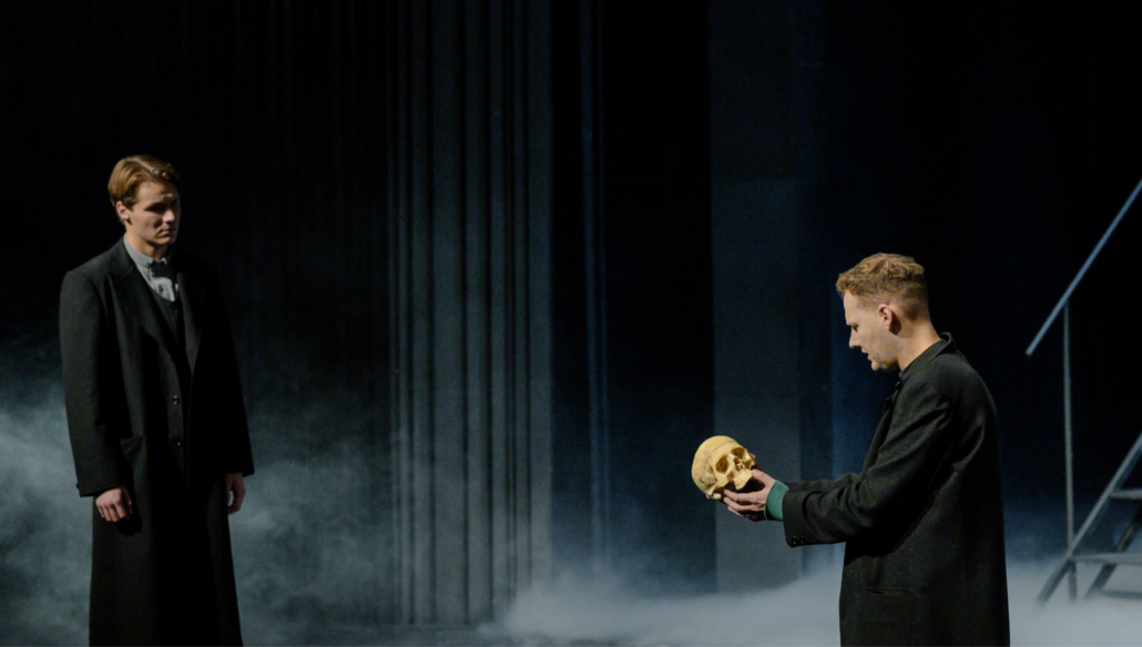 William Shakespeare: HAMLET