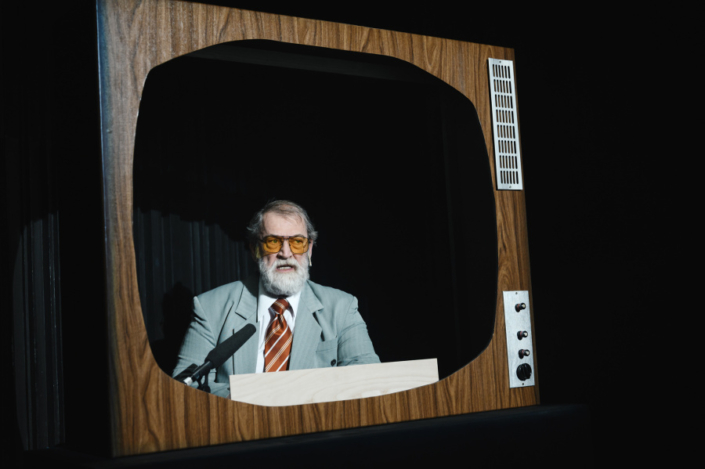 Tomáš Dianiška: ATÓMOVÉ MAČA